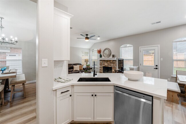 Building Photo - 29 Cypress Bayou Ct