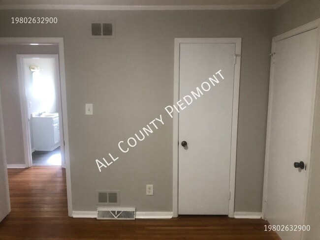 Building Photo - 1925 Kennesaw Dr