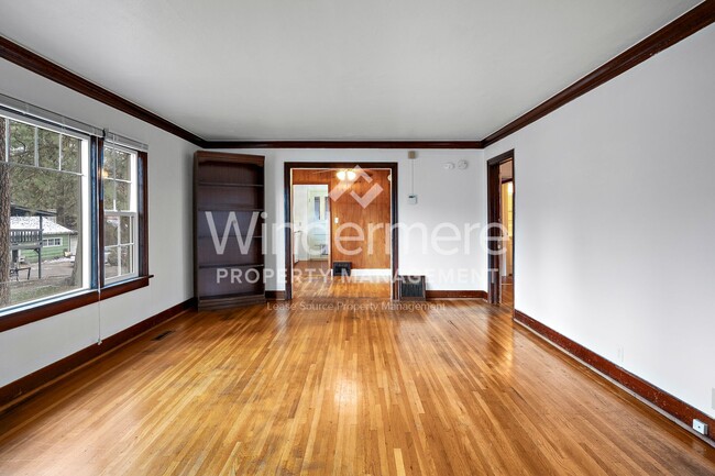 Building Photo - 10125 N Whitworth Dr