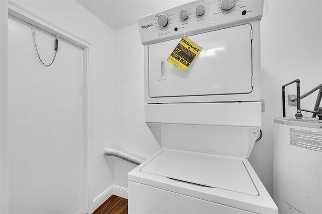 Building Photo - 420 SW 27th Terrace
