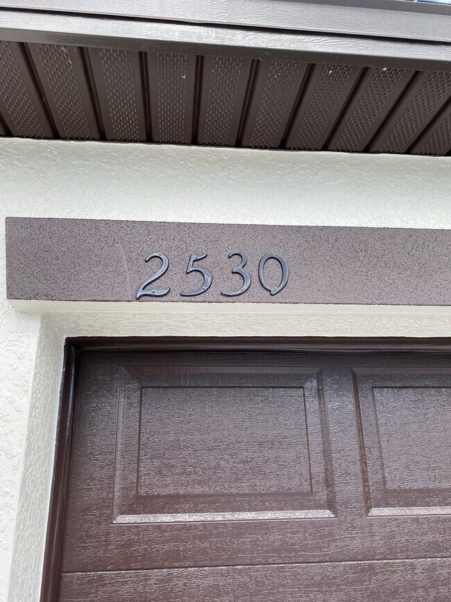 Building Photo - Great SW location 4/2/2 **WON'T LAST**