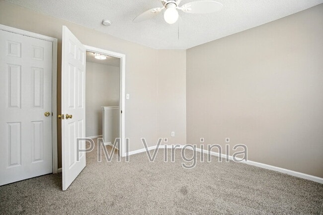 Building Photo - 312 Hickory Hinge Way