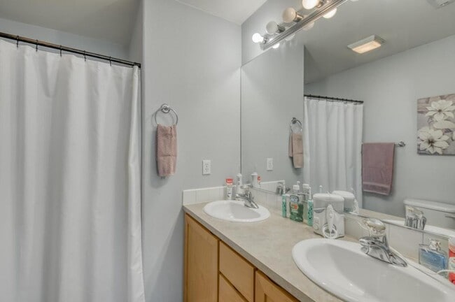 Building Photo - 2528 NW 2nd Terrace