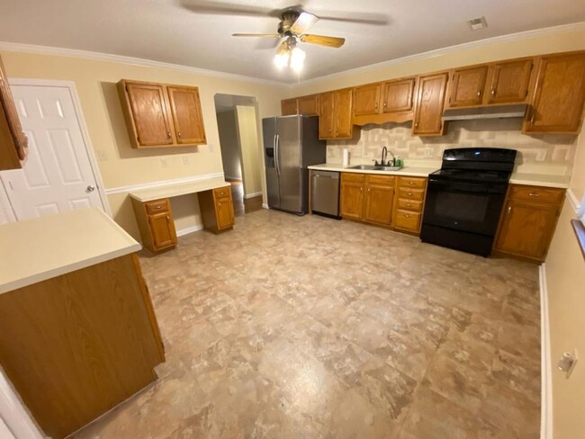 Building Photo - PRICE IMPROVEMENT!!  CHARMING 2 BEDROOM CO...