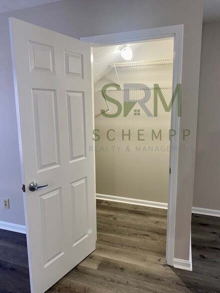 Building Photo - 2433 Slevin St