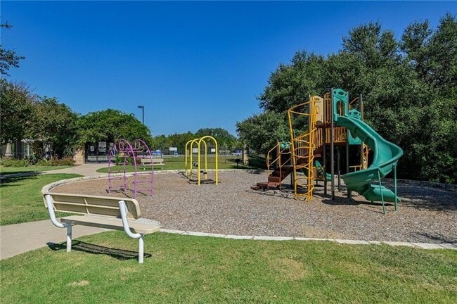 Building Photo - 375 Housefinch Loop