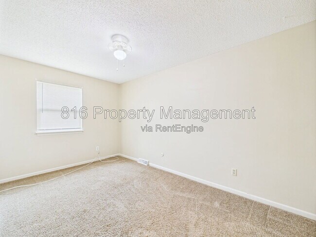 Building Photo - 168 SW Robin Rd