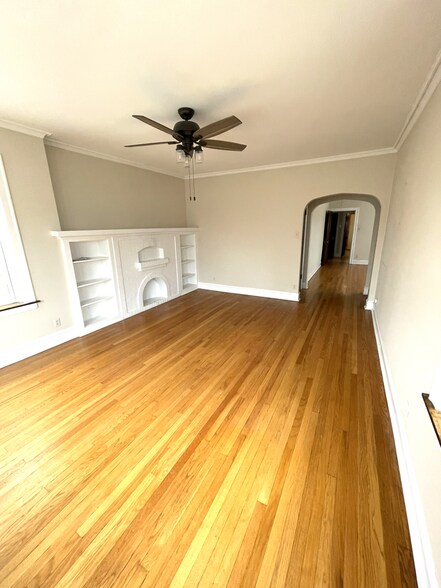 Building Photo - 2433 W Dakin St