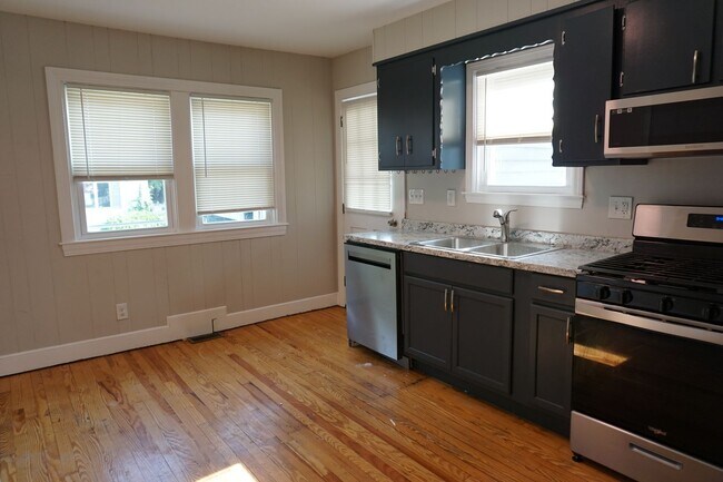 Building Photo - 172 Fruit Hill Ave