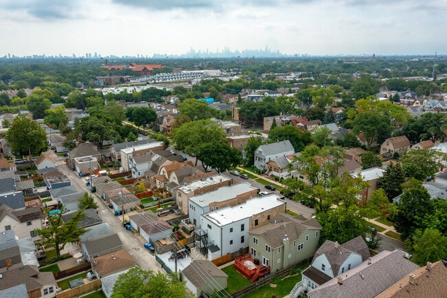 Building Photo - 4730 W Grace St