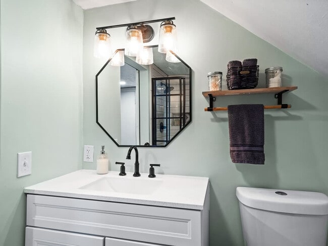 Building Photo - 6771 Greenleaf Ave