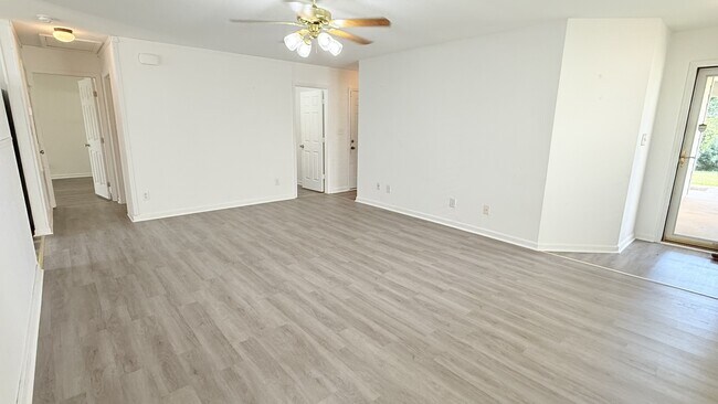 Building Photo - 15251 Tyler Mill Dr