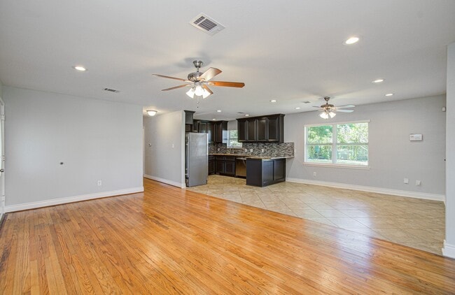 Building Photo - 1417 Longhorn Dr