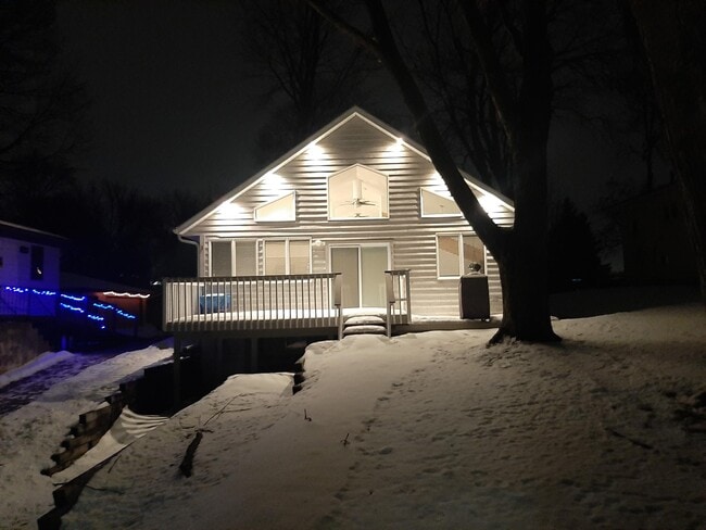 Building Photo - 4301 Quaker Trail NE