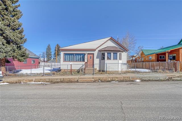 Building Photo - 416 E 7th St