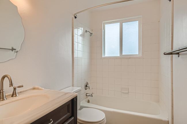 Bathroom - 2329 W Bonniebrook Cir