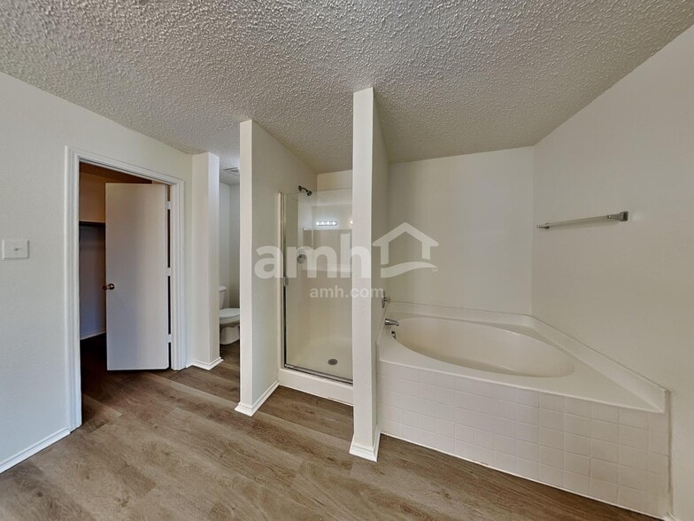 Building Photo - 5500 Costa Mesa Dr