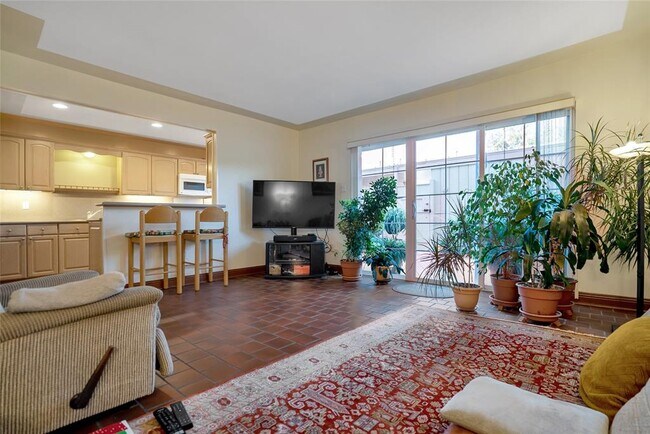 Building Photo - 5851 Doliver Dr