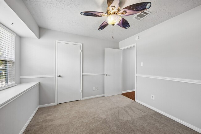 Building Photo - 1605 Cypress Hollow St