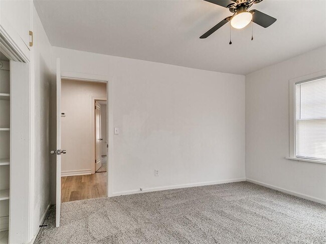 Building Photo - 2204 N Hood St