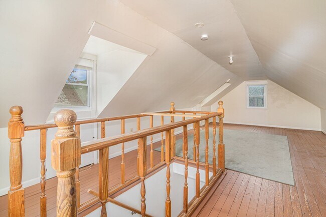 Building Photo - Charming 2BR Cape Cod