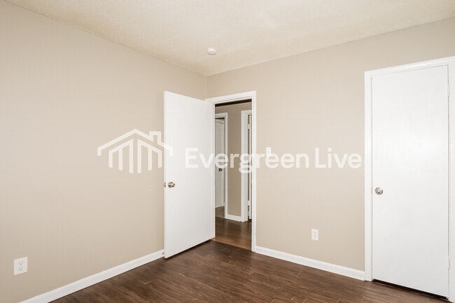 Building Photo - 3316 Sweet Springs Dr