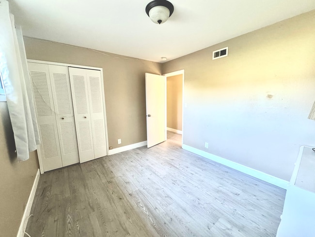 Building Photo - 25385 Calaroga Ave