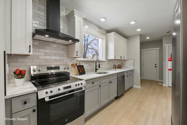 Building Photo - 143 Johnston Ave