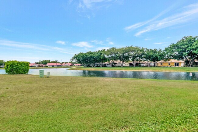 Building Photo - 7585 Lexington Club Blvd