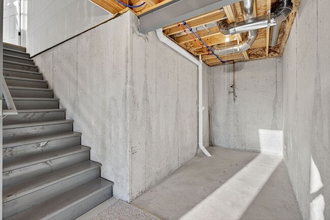 Building Photo - Modern 2-Bedroom Townhome