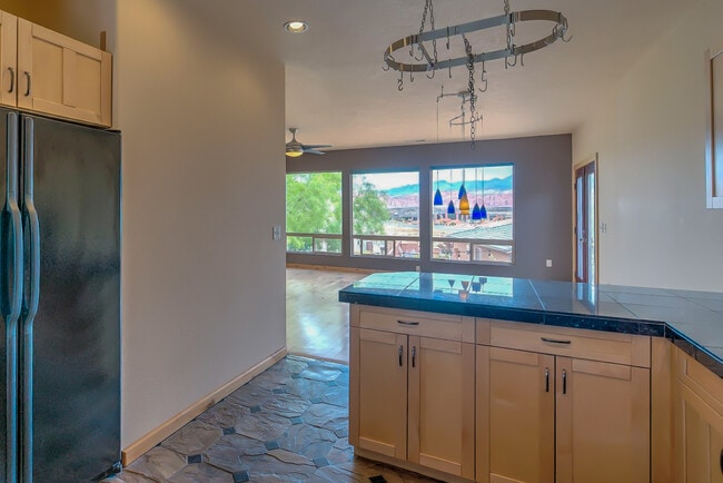 Building Photo - Gorgeous, Custom 4 bed, 3 bath Pet-Friendl...