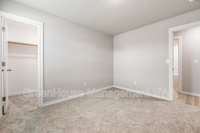 Building Photo - 2401 N Heritage Ranch Dr