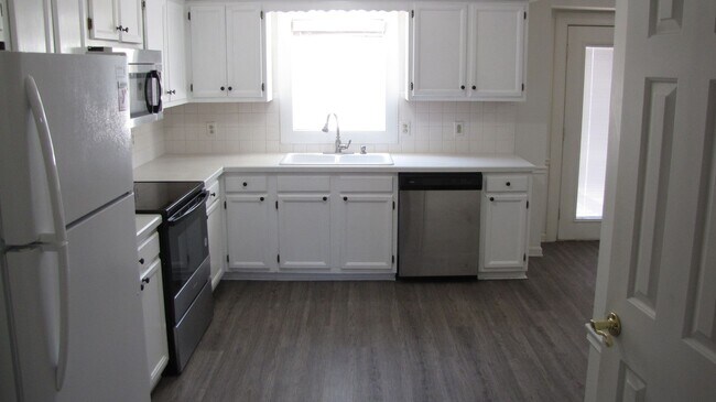 Building Photo - Well-kept 3 bedroom 2 1/2 bath home in the heart of Clemmons