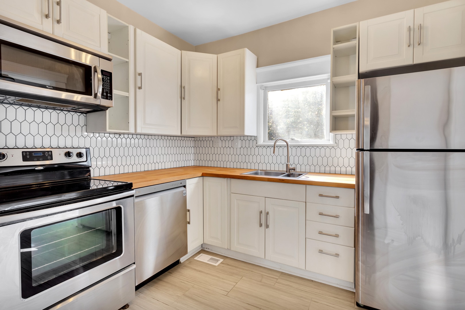 kitchen - 1050 Tilden St NW