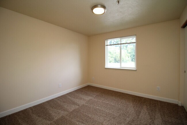 Building Photo - 17-23 SE 127th Ave