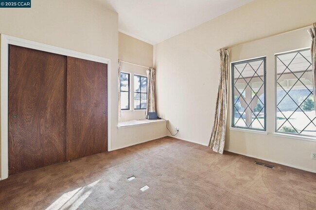 Building Photo - 58 St Andrews Ln