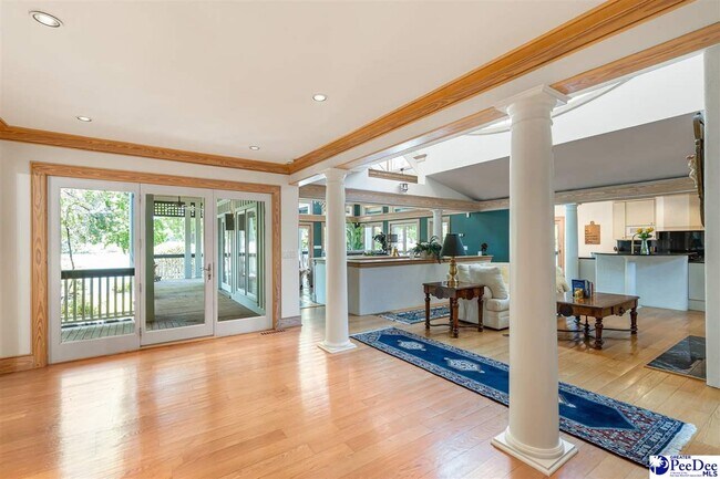Building Photo - 3241 Lakeshore Dr