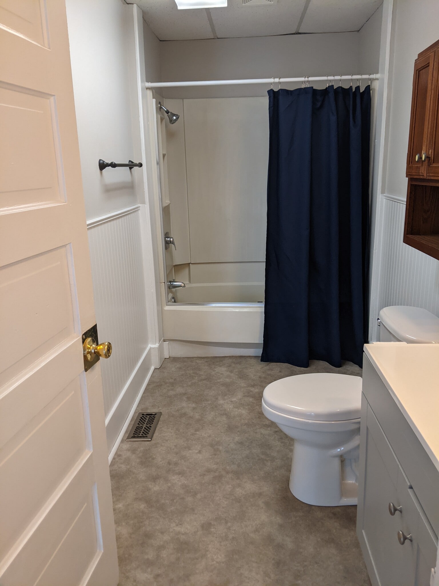 Bathroom - 504 N High St