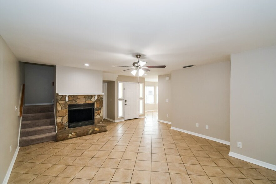 Building Photo - 8389 Argyle Corners Ct