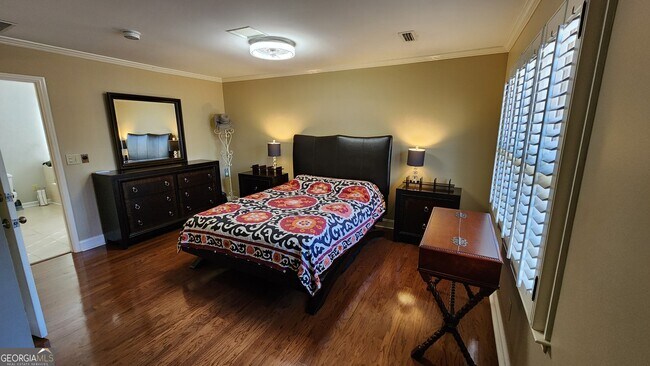 Building Photo - 180 Sycamore Bend