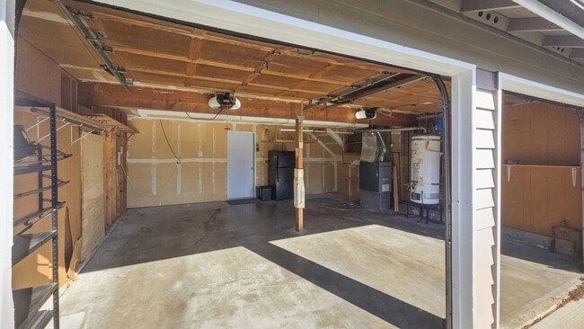 Building Photo - Cul-de-Sac Home Near Alderwood with Private Backyard