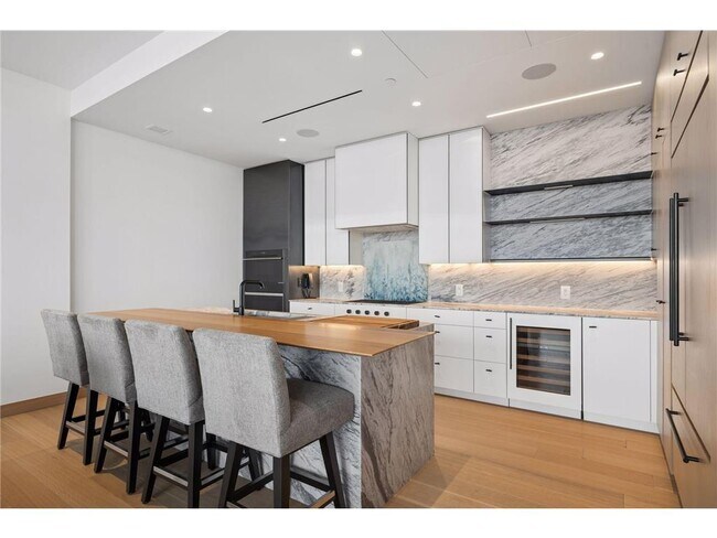 Building Photo - 255 Hennepin Ave