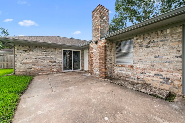 Building Photo - 1923 Winding Creek Dr