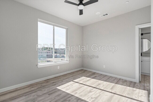 Building Photo - 948 S Corinth St Rd
