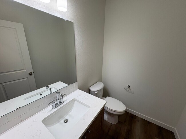 Building Photo - Brand New Stunning 3 Bed/2.5 Bath Townhouse-Old Farm District