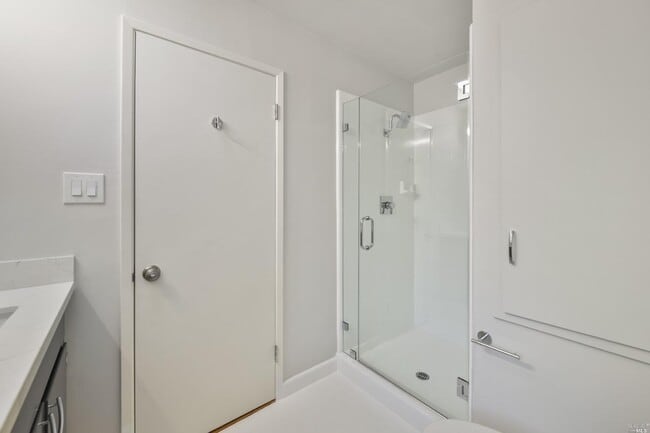 Building Photo - 22 Brennfleck Ave