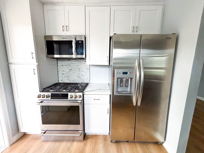Kitchen - 10506 Haas Ave