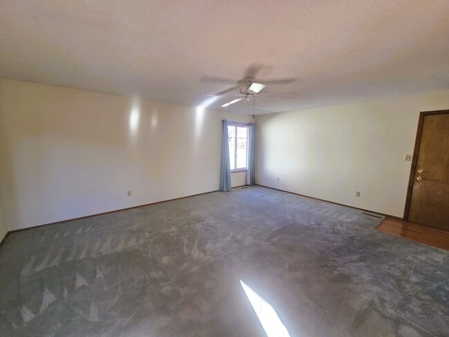 Building Photo - 2045 S Kentwood Ave