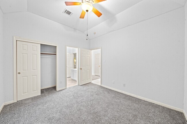 Building Photo - 4815 Plum Forest Rd