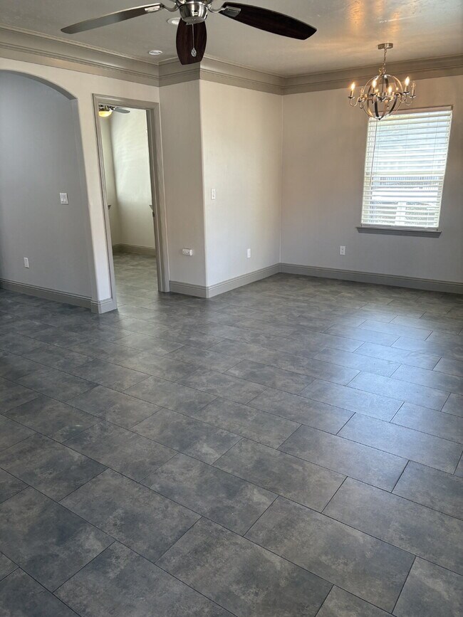 Building Photo - MOVE IN SPECIAL ***Reduced rent with immed...